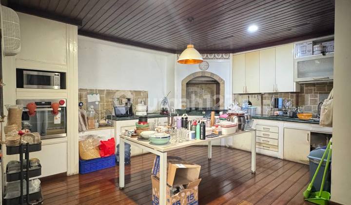 Rumah Mewah di Lingkungan Exclusive, dengan Private Swimmingpool 2