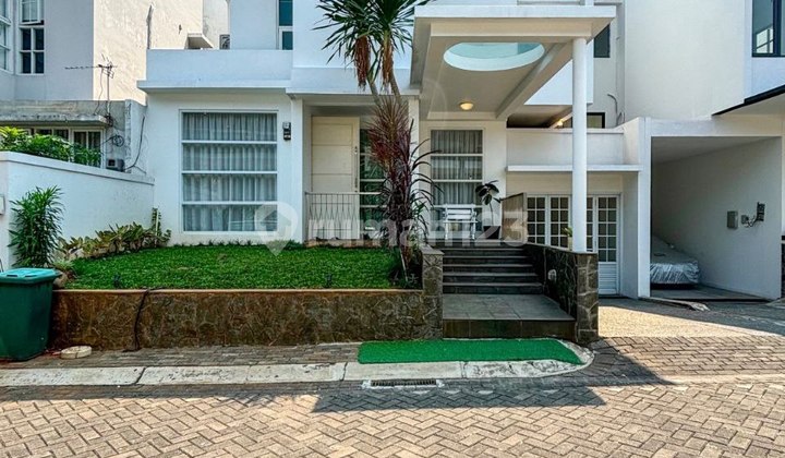 Rumah Dalam Townhouse Exclusive, Bangunan 2 Lantai Lt. 205 M2, Harga 7,7 M Nego!