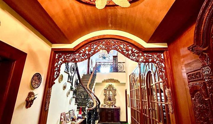 Rumah Bangunan 3 Lantai Dalam Cluster, Lantai Full Granite