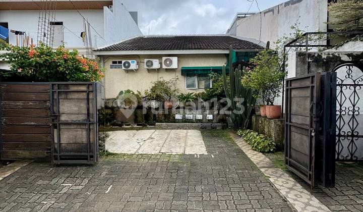 Rumah di Cirendeu Tangsel Vibes Villa, Cocok untuk Usaha Lokasi Sangat Strategis Rumah di Cirendeu Tangsel Vibes Villa, Cocok untuk Usaha Lokasi Sangat Strategis