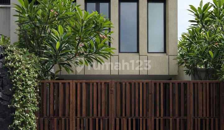 Urban Living Modern Tropical dengan Roof Garden City View Urban Living Modern Tropical dengan Roof Garden City View