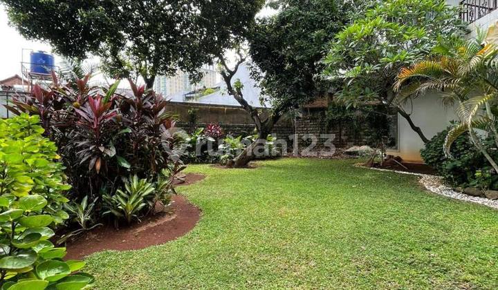 Rumah 2,5 Lantai Siap Huni, Lokasi Strategis  2