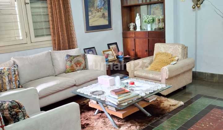 Rumah Lama Terawat, Row Jalan Lebar Lokasi Strategis Di Menteng Rumah Lama Terawat, Row Jalan Lebar Lokasi Strategis Di Menteng