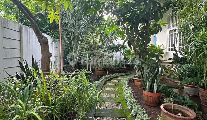 Rumah 2 Lantai, Lt. 477 M2 Dengan Swimmingpool Di Mpr Raya Cipete, Harga 14 M Nego!