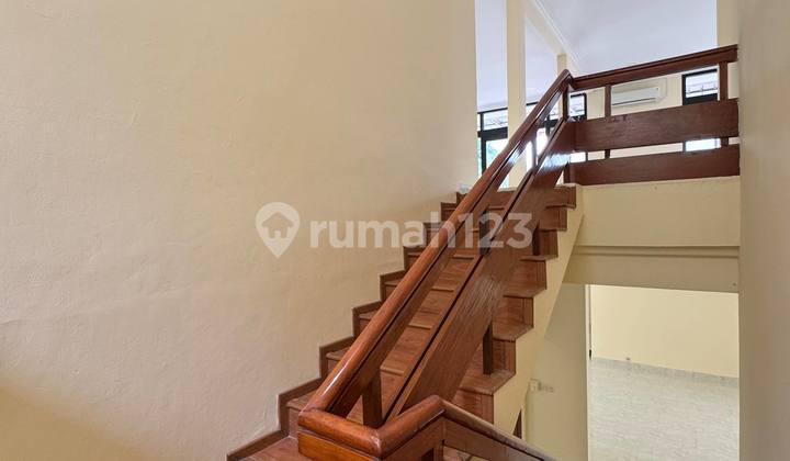Rumah Siap Huni dengan Privatepool dan Halaman yang Luas 2