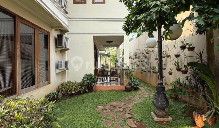 Rumah Modern Tropical, Semi Furnished Lokasi Ampera 2
