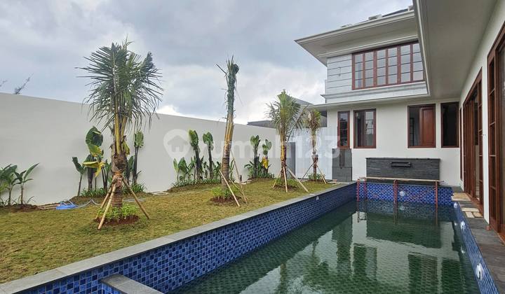 Rumah Mewah dengan Private Lift dan Swimmingpool,Lokasi Strategis