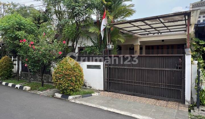 Ready-to-Occupy House in a Complex, Strategic Location in Pejaten Barat Ready-to-Occupy House in a Complex, Strategic Location in Pejaten Barat