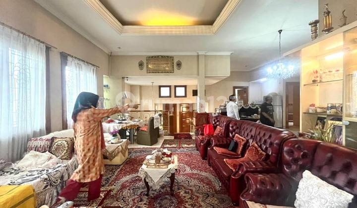 Rumah 3 Lantai+atap Dengan Swimmingpool Lokasi Pesanggrahan 2