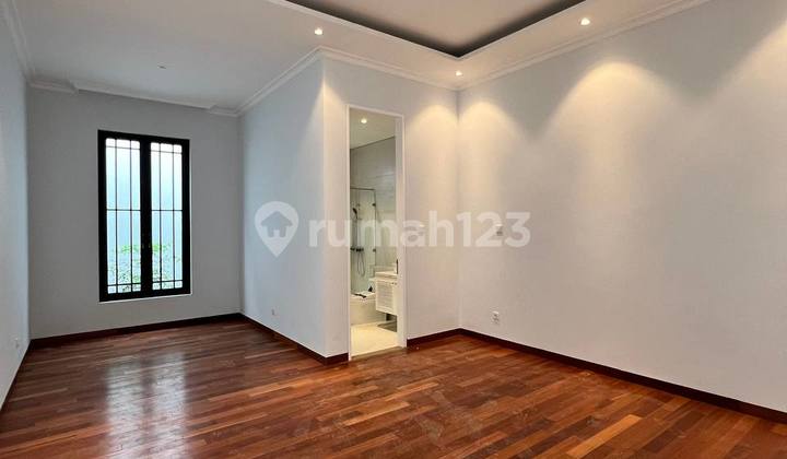 Rumah Modern Klasik 3 Lantai+rooftop, Fasilitas Lengkap!!  2