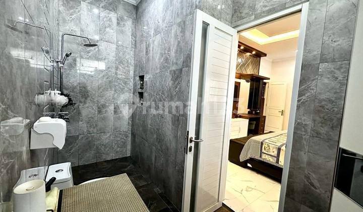 2.5 Storey Semi-Furnished House, Strategic Location 2