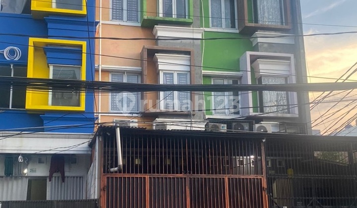 Ruko siap pakai lokasi ramai strategis di Tanjung Duren, 0008 Erw Ruko siap pakai lokasi ramai strategis di Tanjung Duren, 0008 Erw