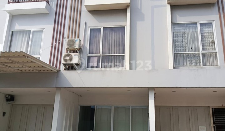 Rumah Bagus Siap Huni Strategis di Cendrawasih Residence, 018Ags