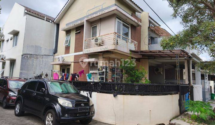 Rumah hook siap huni komplek nyaman Park Residence, Crssus