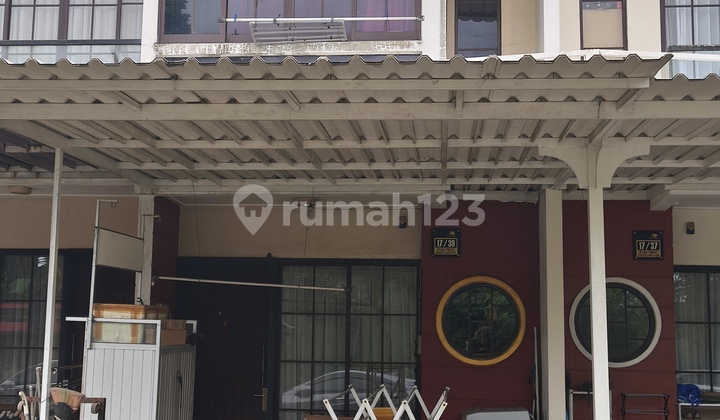 2-Story Minimalist House Green Lake 2-Story Minimalist House Green Lake