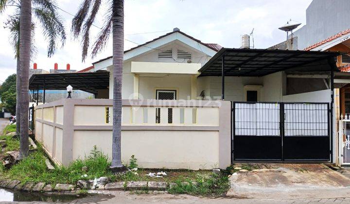 Disewakan Rumah Hoek Di Taman Surya, Timur Utara, Komplek 2