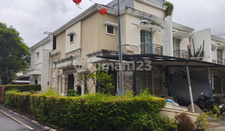 Green Lake City Ready-to-Occupy House with Lakefront Hook 2