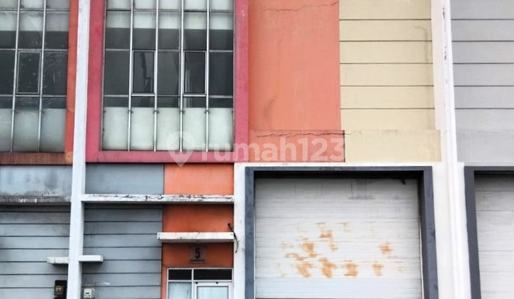 Warehouse for Rent, Ready to Use, Rarely Available, Strategic Location in Green Sedayu Kalideres