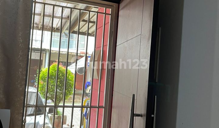 Minimalist 2-Story Ready-to-Occupy House in Green Lake City 2