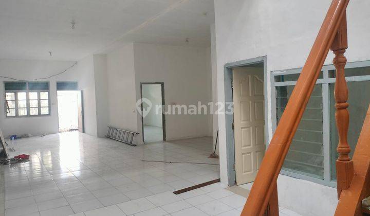 Rumah disewakan 200 meter kamar 3+1 di Taman Kota, 041 Joh 1