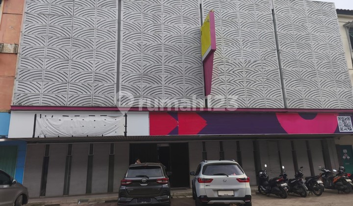 Showroom/Terrace House Chatra Niaga, Good Location, Spacious Parking. 1