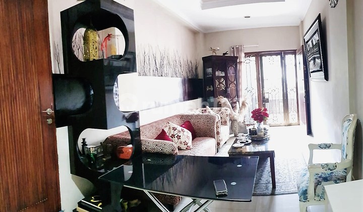 Rumah LT 132 (dpn 6m),LB 300, SHM,  4 Lt, hadap barat di Citra Garden 2, Jakarta Barat (Gal)