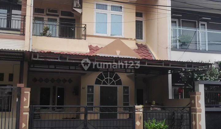 Rumah di Taman surya 5 cengkareng Jakarta Barat depan taman 1