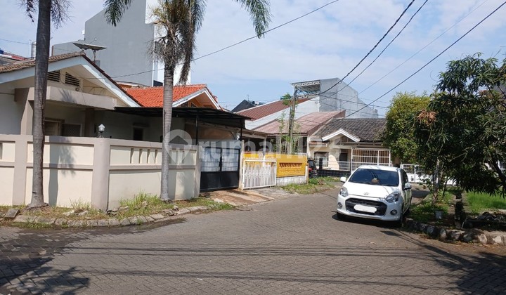 Rumah Hook LT: 210 , LB: 93, 1 lt, 3+1KT, 1+1KM, SHM di Taman Surya 2, Jakarta Barat (mar) 2