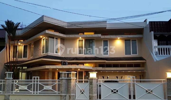Turun Banyak. Rumah Semi Furnished Cempaka Putih, Jakarta Pusat