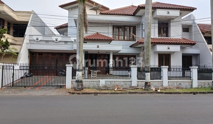 House  LT: 486, LB : 386, 2 floors, SHM at Boulevard Citra Garden 2, West Jakarta