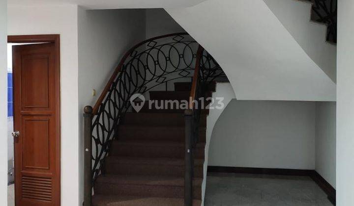 Apartemen Duplex 2 Lantai Dengan Luas 300 M2 di Tengah Kota  2
