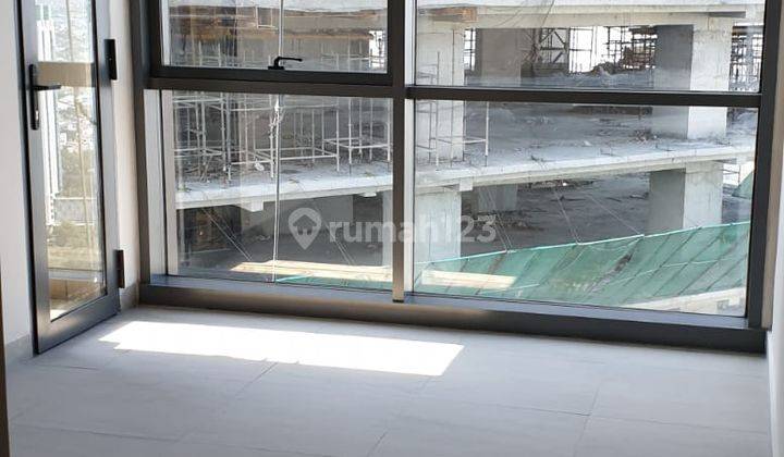 Apartemen Lantai Tinggi, Semi Furnished, Bagus di Menara Jakarta 2