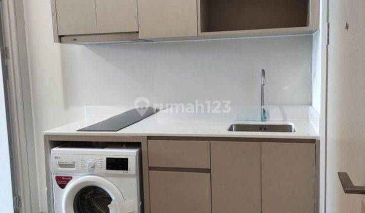 Apartemen Lantai Tinggi, Semi Furnished, Bagus di Menara Jakarta 1