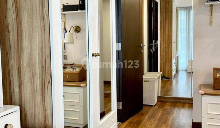 Apartemen Mewah 2 Kamar Dengan 3 Balkon, Private Lift Dan Foyer 2