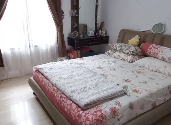 Rumah Bagus 2,5 Lantai, Kamar Tidur 4+1, Gudang, Semi Furnished 2