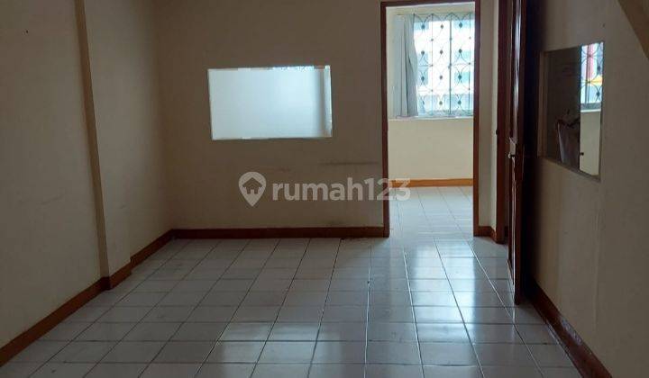 Ruko 3 Lantai di Cempaka Mas, 2 Kamar Mandi, Harga 3 M Nego 2