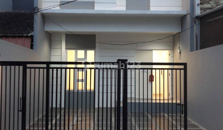 Rumah Baru Yg Cantik, 2,5 Lantai, Kt 3+2, Km 3+1, Semi Furnished  1