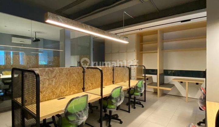 Disewakan ruang kantor di lantai 2, luas 135M2, fully furnished 2