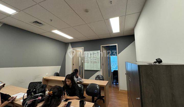 Ruang kantor dengan furniture, rapi dan bagus di Citra Tower Kemayoran 2