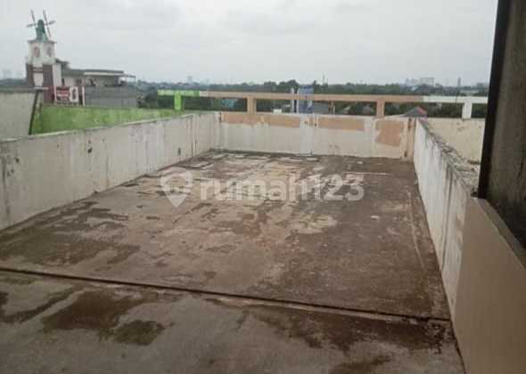 Ready-to-Occupy Shop House Facing Main Road in Rawa Buntu, South Tangerang 81 2