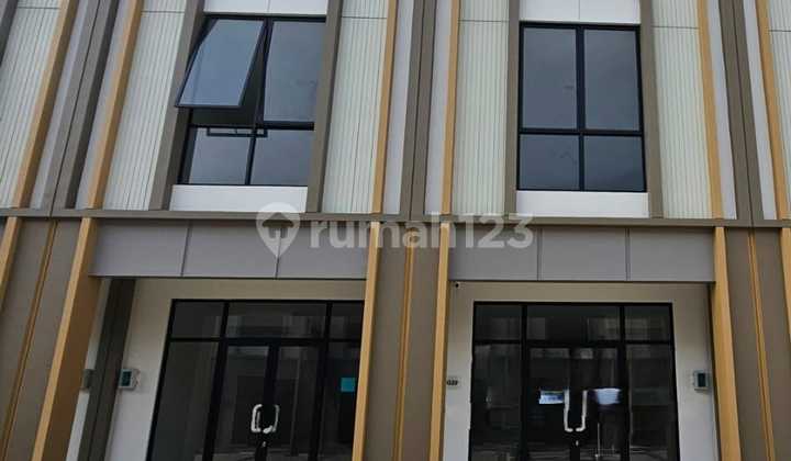 Ready-to-Occupy Shophouse in Illago Grande paramind Gading Serpong, South Tangerang