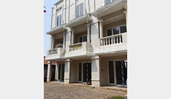 For Rent 3-Story Shop House Facing Serpong Main Road, Busy Location South Tangerang