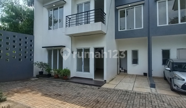 Luxurious 2-Story House in Cimanggis Depok! Only 860 Million, KPR Available! Luxurious 2-Story House in Cimanggis Depok! Only 860 Million, KPR Available!