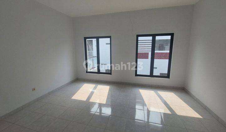 Rumah 2 Lantai Siap Huni SHM,Murah,Strategis Jakarta Barat 1