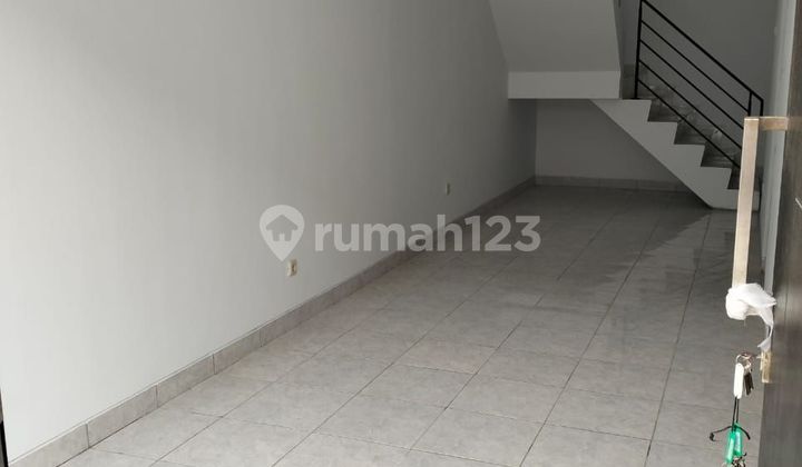 Rumah 2 Lantai Siap Huni SHM,Dekat RSUD Cengkareng,Akses Strategis,Dekat Bandara, Dekat Mall Taman Palem Dan Green Sedayu,Dekat Pintu Toll, Dekat Halte Busway 2