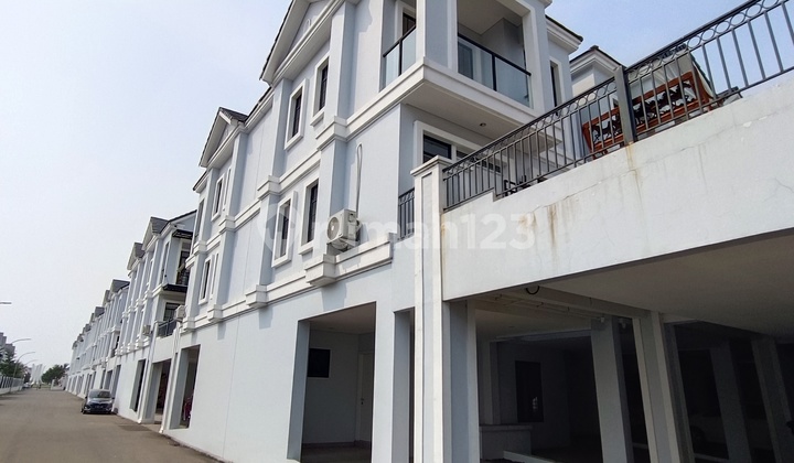 Disewa Rumah Hoek 3 Lantai Lavon 2 Cluster Viridia Tipe F 6x9  2
