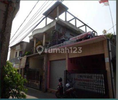 Rumah Bagus di Jl H Saanan Gang Cemen, Jakarta Barat 1