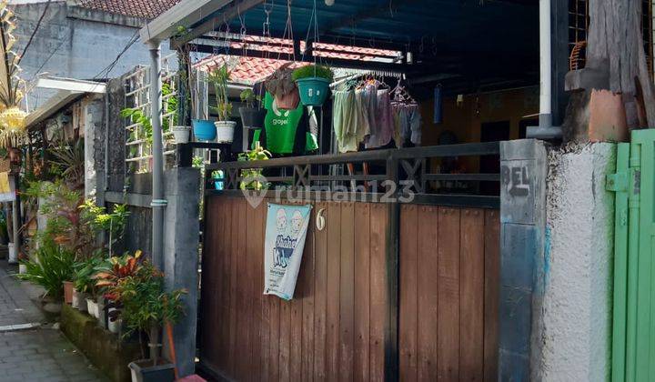 Di jual cepat rumah murah, tengah kota den-bar. Samping SDN 25 denpasar.  2