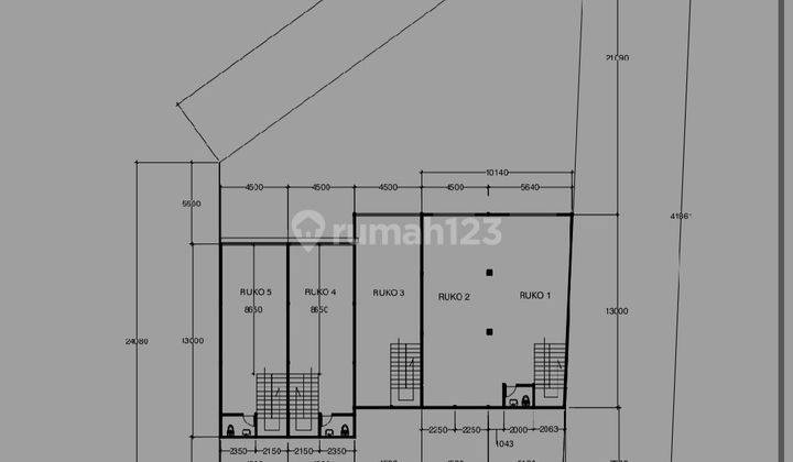 The only 3 storey shophouse for rent on Jl. Raya Uluwatu Pecatu price 250 million/year 2