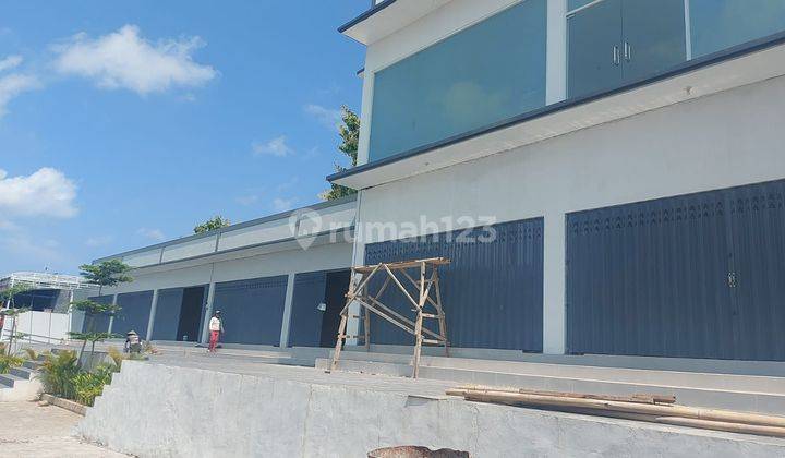 The only shophouse ready on Jalan Raya Uluwatu, Ungasan Price 150 million/year 2